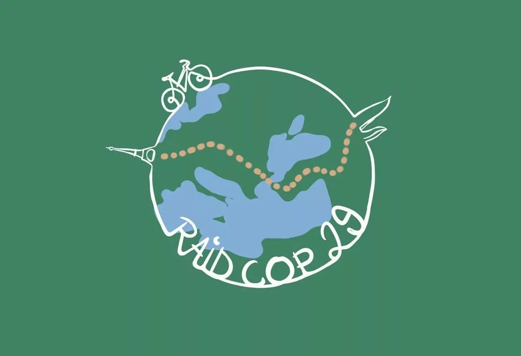 Départ du COP 21 RAID, de Paris à Bakou à vélo